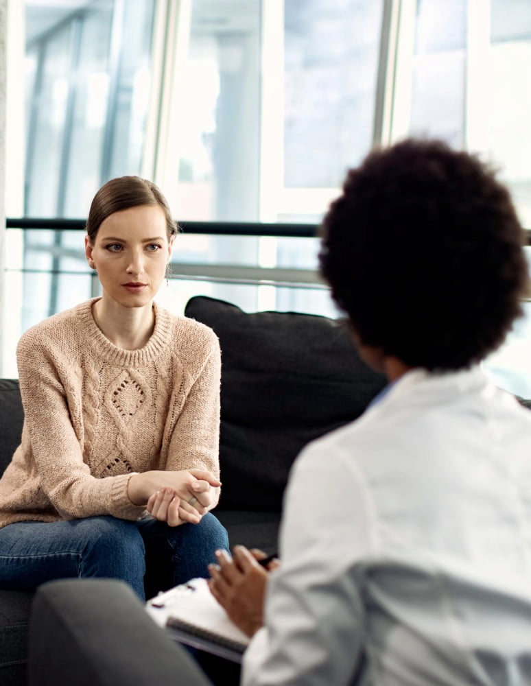 young-woman-having-meeting-with-psychologist-clinic (1) (1)